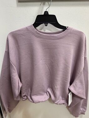 Lee Cropped Crewneck Sweatshirt in Light Lavender